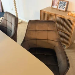 Xenos Eetkamerstoelen-Eetkamerstoel velvet met armleuning - bruin - 87x56.5x43 cm