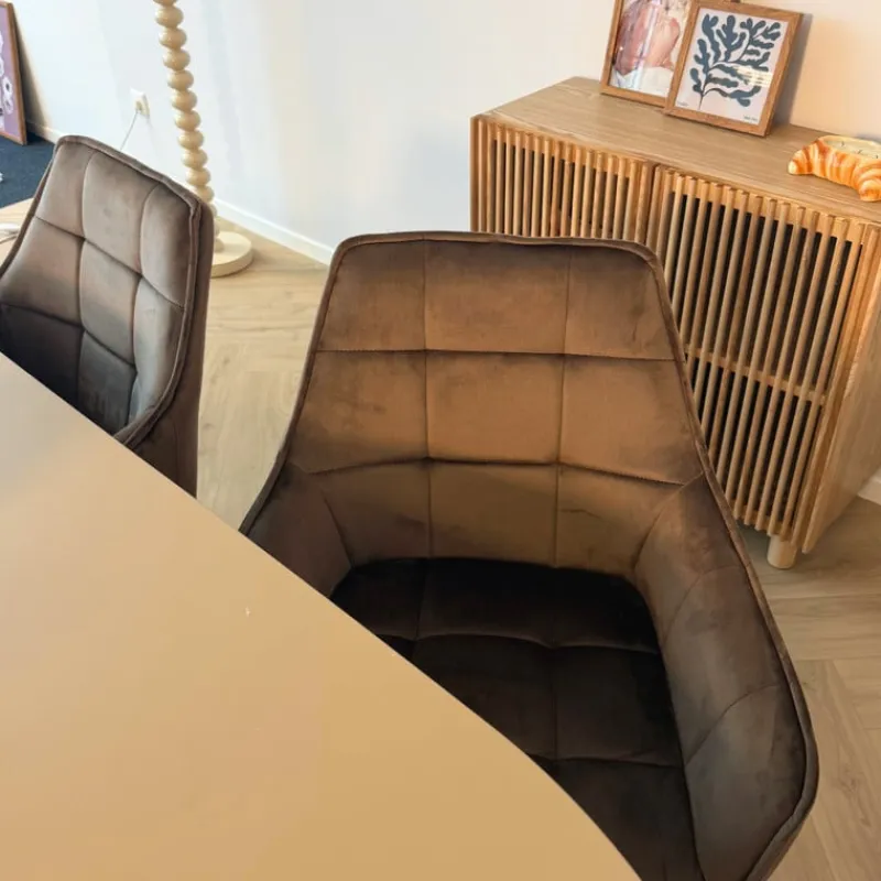 Xenos Eetkamerstoelen-Eetkamerstoel velvet met armleuning - bruin - 87x56.5x43 cm