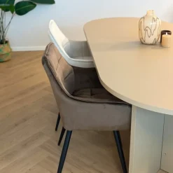 Xenos Eetkamerstoelen-Eetkamerstoel velvet met armleuning - bruin - 87x56.5x43 cm